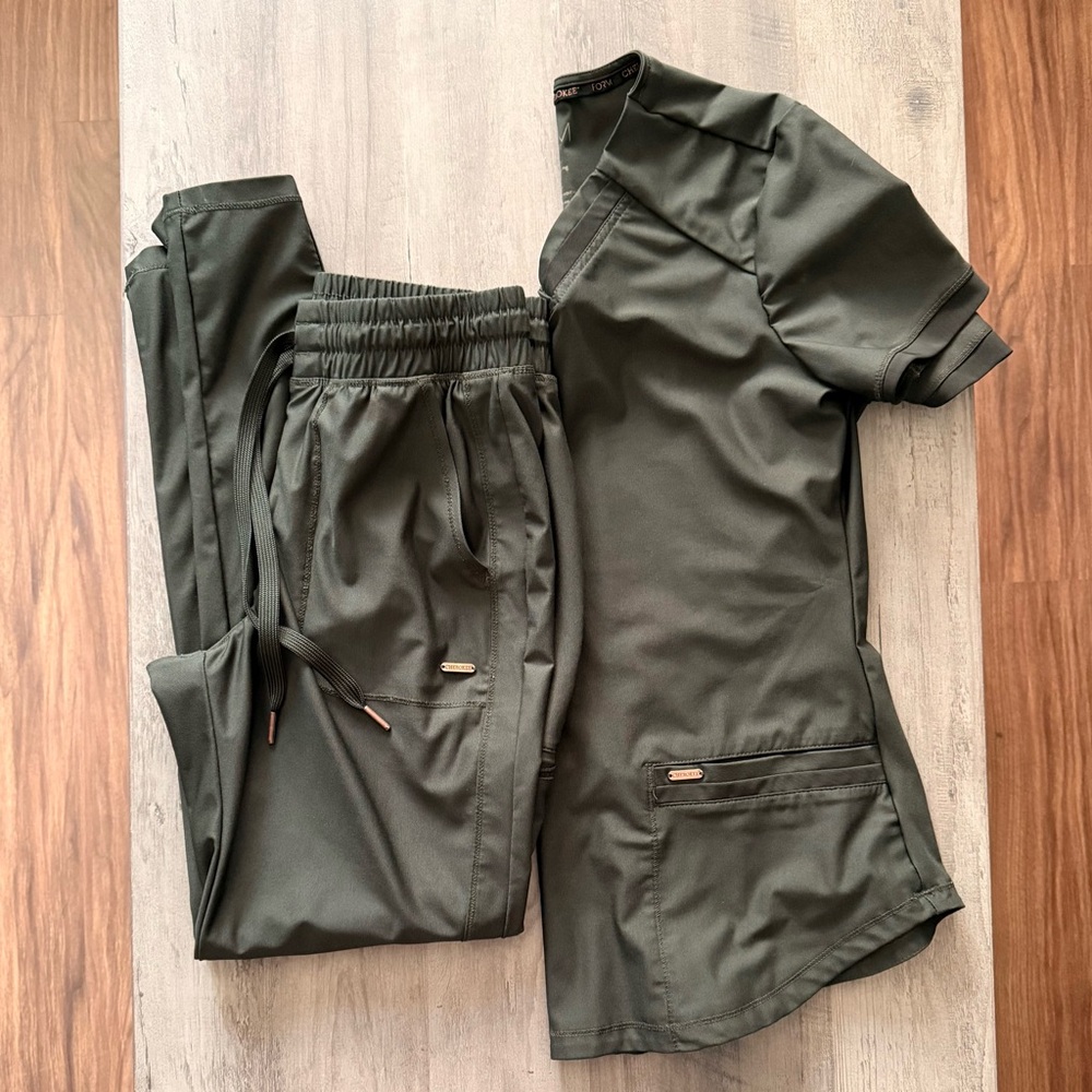 Cherokee Form Olive Scrub Set
